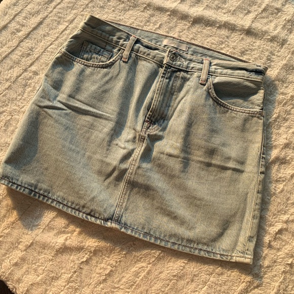 7FAM Denim Mini in Lightwash - Picture 1 of 8